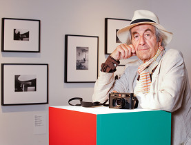 Acclaimed photographer RenÃ© Burri to receive the Swiss Press Photo Lifetime Achievement Award. - swissinfo